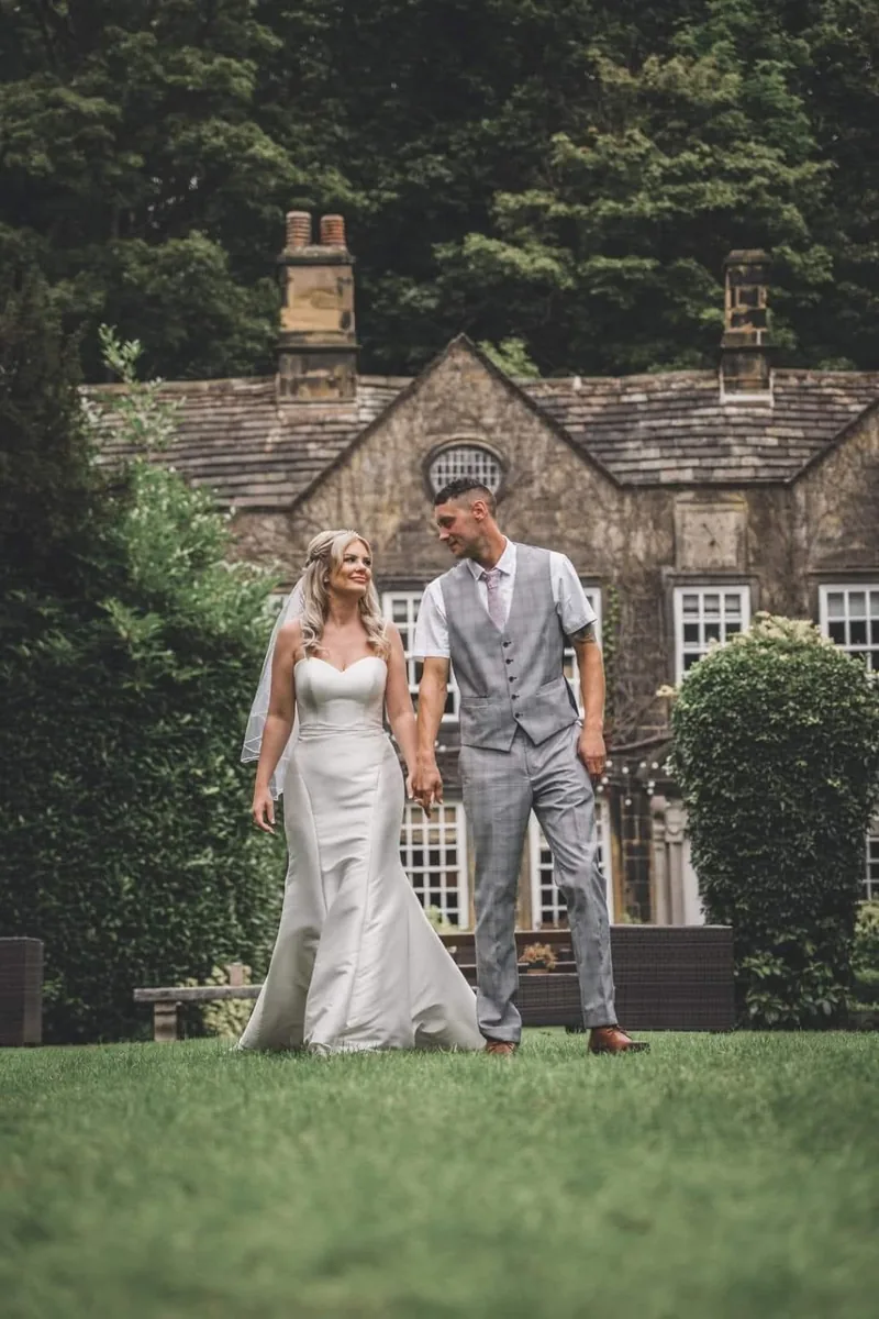 Wedding couple photographed outdoors by Lynton Photography
